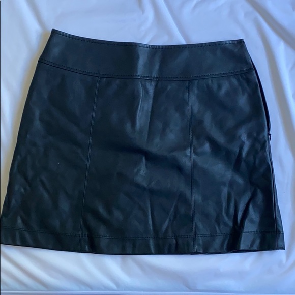 UNIQLO leather skirt - Picture 2 of 3